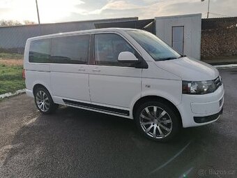 Volkswagen Caravelle T5 2.0 TDI 132 KW. 2010.