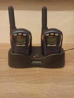 Vysílačky Cobra Microtalk MT725 s nabíjecí stanicí.