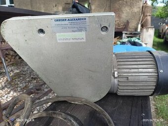 Elektromotor s převodovkou