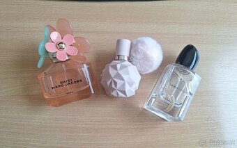 Prázdné flakony od značkových parfémů