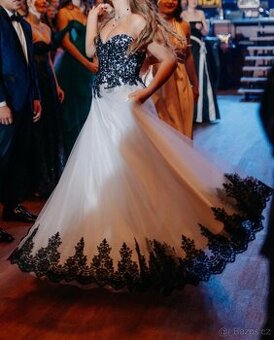 Maturitní šaty (plesové)