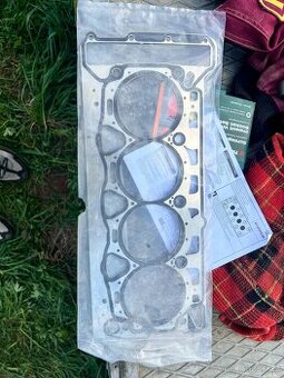 Těsnění pod hlavou Octavia 2 , 1.8 tsi