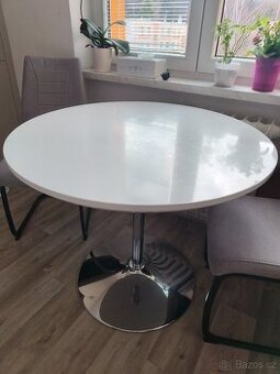 Prodám jídelní stůl a židle