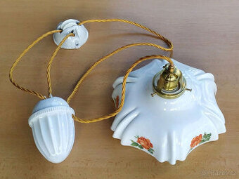 Hezký starý stahovací lustr / stahovačka s dobovým stínidlem