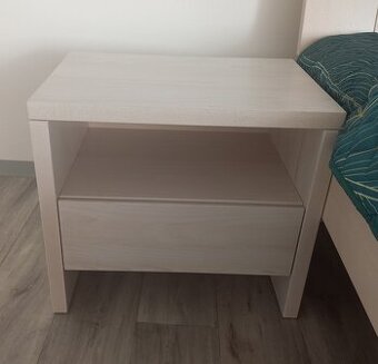 dřevěný noční stolek SN112