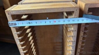 Dřevěné stojany na CD / DVD