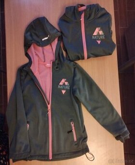 2x Shoftshellová bunda, velikost 112/128