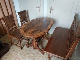 Starožitný stůl. židle a lavice po renovaci