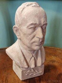 Busta E.Beneš od sochaře J.Paši