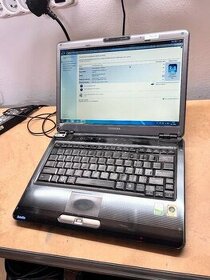 Predám polámaný notebook Toshiba U405 na diely alebo opravu.