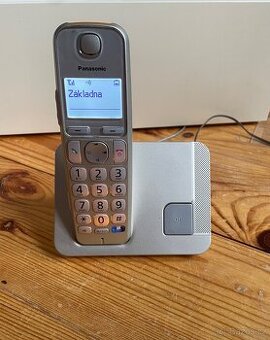 Telefon Panasonic bezdrátový pro seniory
