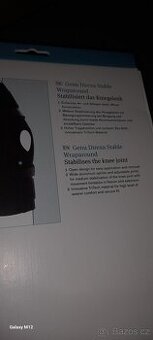Koleni orteza na levou nohu