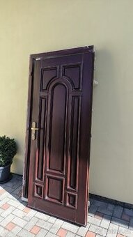 80 vchodové levé dřevěné dveře s rámem
