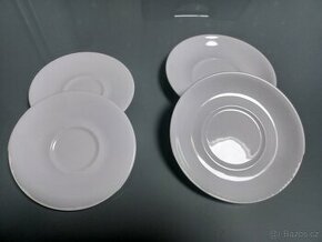 Porcelánové talířky vhodné do cukrárny a kavárny