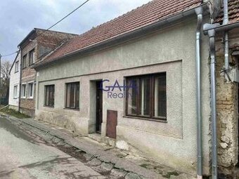 Koryčany - Pozemek s domem a studií nového moderního bydlení