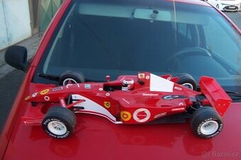Model elektrického auta F1 s dálkovým ovládáním