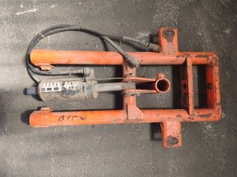 KUBOTA hydraulický válec - 1