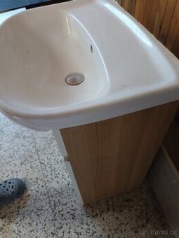 Umyvadlo se skříňkou