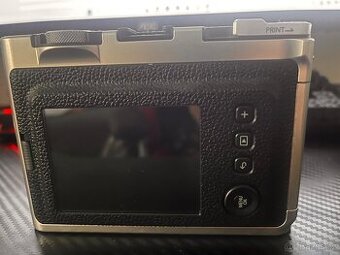 Prodám - Instantní fotoaparát Fujifilm Instax mini EVO černý