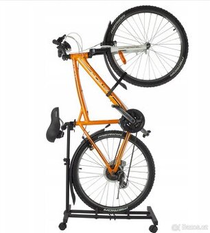 Vertikální stojan na kolo