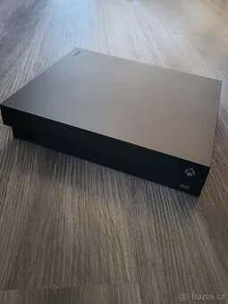 XBOX ONE X 1TB - TOP stav, bez ovladače