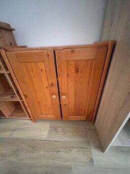 dřevěná komoda