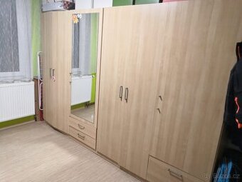 Prodám 2 skrine dekor buk