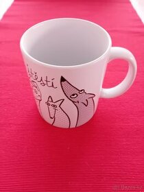 Bílý hrnek s chrty