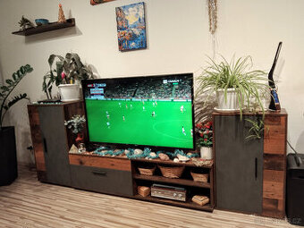 Obývací stěna s poličkou