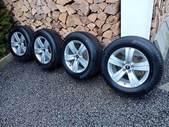 TOP zánovní r18 Audi Q7