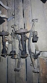 Škoda 100, 105, 120 poloosy, příčka motoru