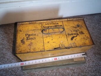 stará, plechová žlutá lékárnička