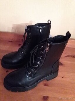Nové dámské kotníkové boty
