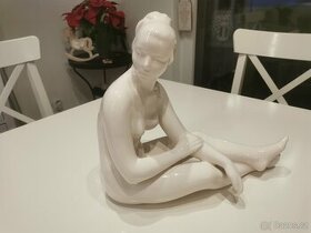 Staré porcelánové sošky Jihokera a iné