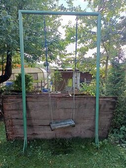 Konstrukce na houpačku železná Říčany