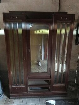 STAROŽITNÝ NÁBYTEK - skříň, přiborník, stůl