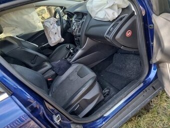 Prodám veškeré díly z vozidla Ford Focus mk3 1.6 tdci modrý