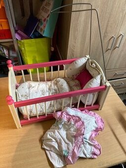 DŘEVĚNÁ POSTÝLKA PRO PANENKY.