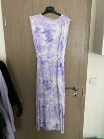 dlouhe lila šaty