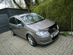 Volkswagen Touran, 1.4 TSi

- 7míst


 - 1