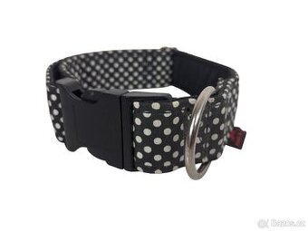 Obojek černý s puntíky Mutt&Go (42-57 cm)