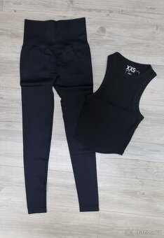 Černé legíny + triko- crop top vel XXS