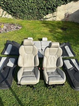 Interiér Audi S3 8L - sedačky RECARO a tapce