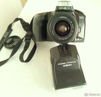 MINOLTA DYNAX 300si s přídavným bleskem 9Xi+2000xi.