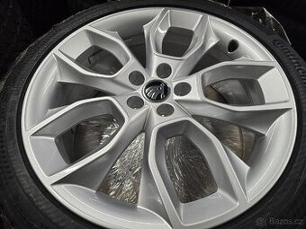 Nová zimní sada orig. Škoda Kamiq 215/45 R18 XL
