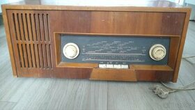 Retro rádio Tesla 323A