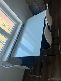 Skleněný jídelní stůl + židle