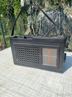 Retro rádio Tesla Domino