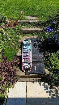 Skateboard značky Element