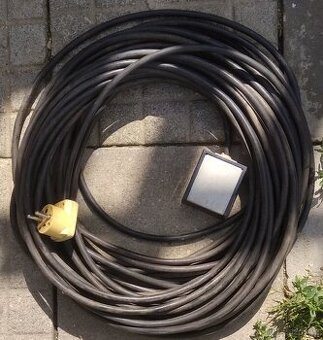 Prodám prodlužovací kabel/prodlužovací kabel dlouhý 25 m
